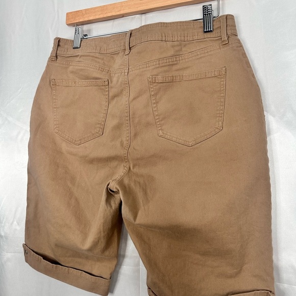 Gloria Vanderbilt Tan Bermuda Women's Short Size 10 - Picture 6 of 14